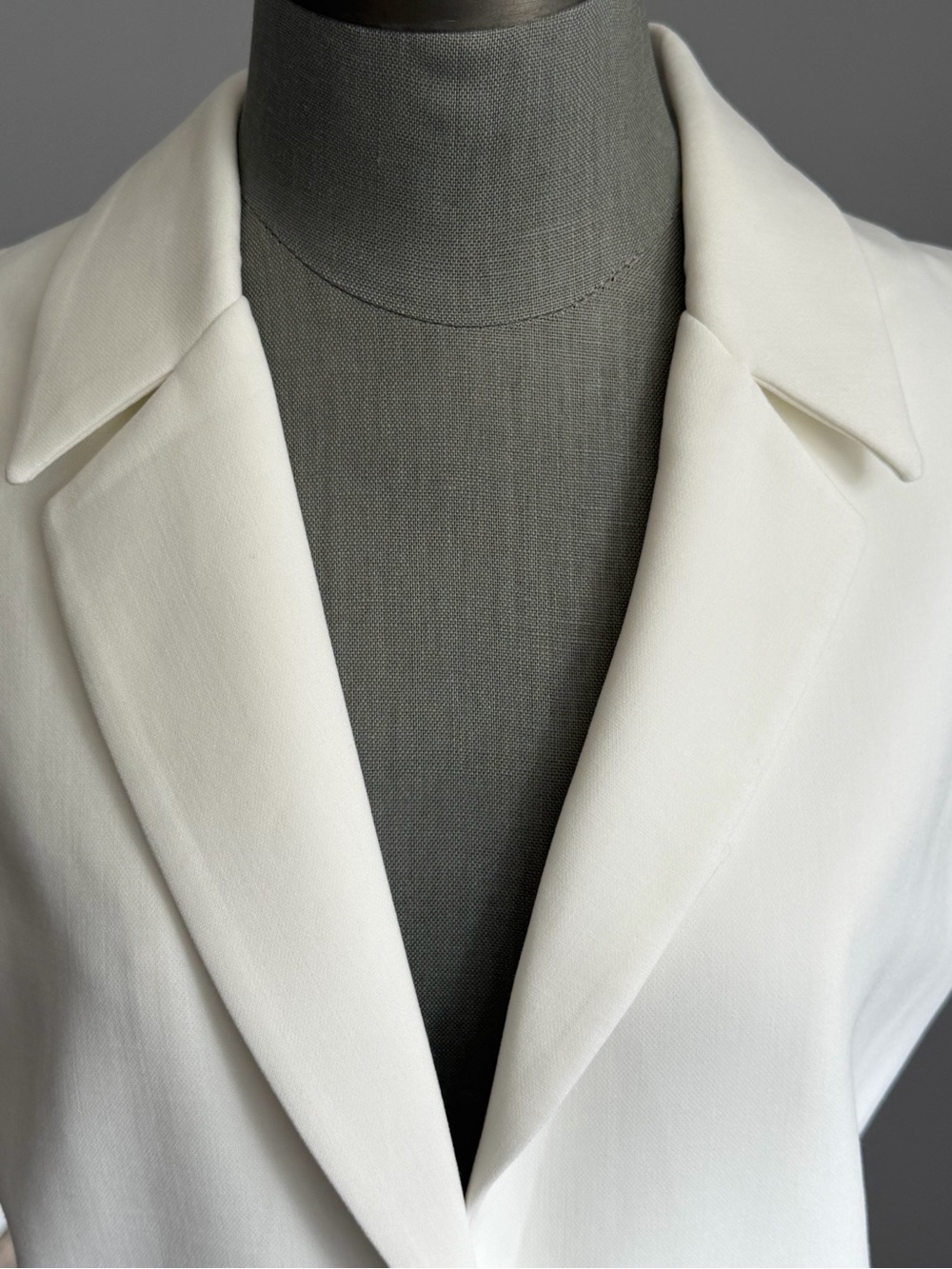 Katherine Barclay White/Ivory Longline Sleeveless White Tailored Blazer Vest - Picture 6 of 10